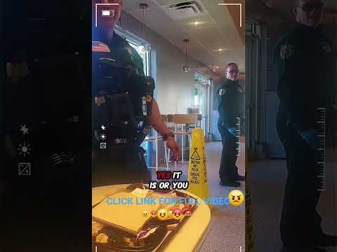 Police gets shutdown by man recording them in restaurant & remains silent. #duet #fyp #right #police